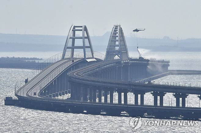 러 "크림대교 공격은 우크라 특수부대의 수중 드론 소행"<로이터>  [AP=연합뉴스. 재판매 및 DB 금지]