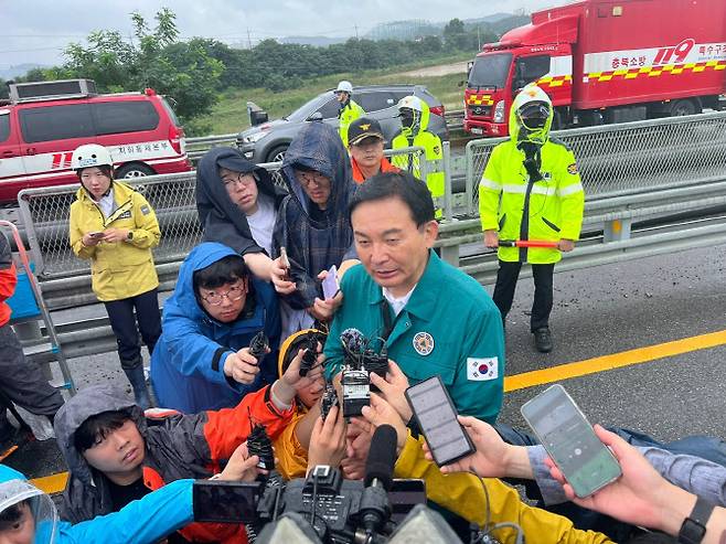 원희룡 국토교통부장관이 16일 충북 청주시 오송 궁평2지하차도를 방문해 기자들의 질문에 답하고 있다 (사진=뉴스1)