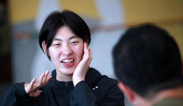 여자 휠체어 펜싱 국가대표 권효경이 6월 29일 경기 이천 장애인 국가대표 선수촌에서 진행된 한국일보와 인터뷰에서 질문에 답하고 있다. 대한장애인체육회 제공