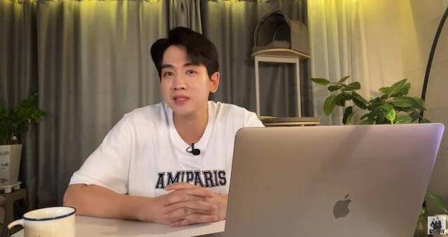 가수 류필립이 아버지로부터 노동착취를 당했다고 고백해 많은 이들에게 안타까움을 자아낸 가운데 최근 부친의 반응을 전했다. 유튜브 영상 캡처