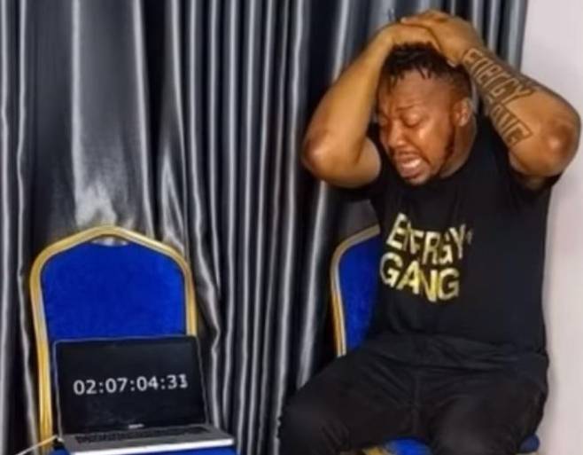 '50시간 울기' 도전하다 일시 실명한 템부 에베레. /사진=연합뉴스