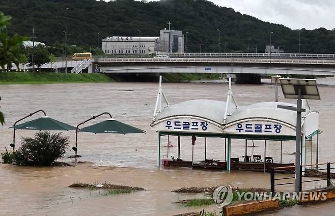 수위 상승한 갑천 [연합뉴스 자료사진]