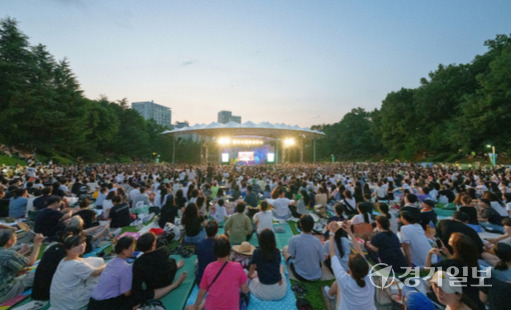 지난해 분당 중앙공원 야외공연장에서 열린 파크콘서트 모습. 안치호기자