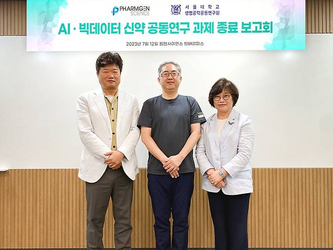 왼쪽부터 팜젠사이언스 박희덕 대표, 서울대학교 황대희 교수, 팜젠사이언스 김혜연 대표/사진제공=팜젠사이언스