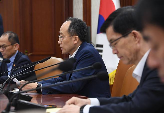 추경호 경제부총리 겸 기획재정부 장관이 21일 정부서울청사에서 '비상경제장관회의'를 주재하고 있다. 기재부 제공