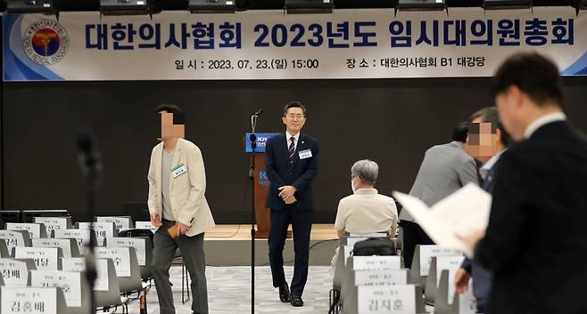 이필수 대한의사협회장이 23일 오후 서울 용산구 대한의사협회에서 열린 2023년도 임시대의원총회에 참석해 있다./사진= 뉴시스