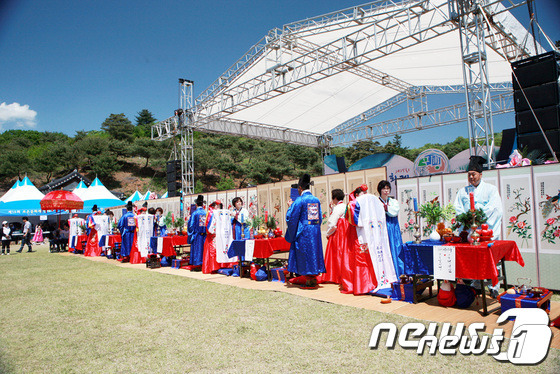 2017년 열린 포은문화제 때 진행된 전통혼례 모습.(용인시 제공)