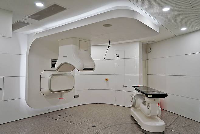 연세의료원 중입자치료기 고정빔 치료실.