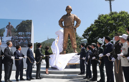 지난 5일 오후 경북 칠곡 다부동 전적 기념관에서 열린 고 백선엽 장군의 동상 제막식. 사진=연합뉴스