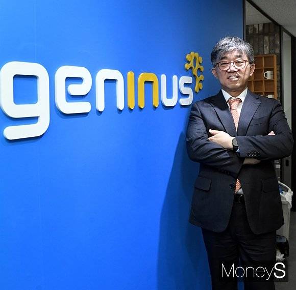 지니너스가 창업 3년만인 2021년 코스닥 상장에 성공했다. 박웅양 지니너스 대표가 본사에서 포즈를 취하고 있다. /사진=장동규 기자
