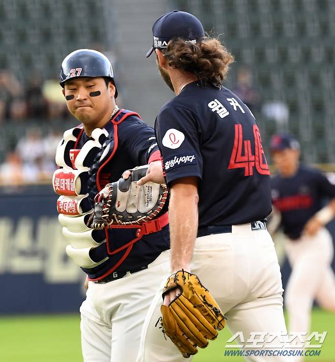 포수 유강남과 첫 호흡부터 합격점을 받은 새 외국인 투수 윌커슨 '환상 케미'