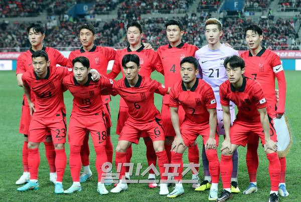 위르겐 클린스만 감독이 이끄는 대한민국 축구대표팀이 28일 오후 서울 마포구 서울월드컵경기장에서 우루과이를 상대로 평가전을 가졌다. 경기 전 선수들이 기념촬영을 하고 있다. 상암=김민규 기자 mgkim1@edaily.co.kr /2023.03.28/