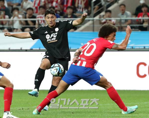 프로축구 K리그 올스타들로 꾸려진 팀 K리그와 아틀레티코 마드리드와의 경기 '쿠팡플레이 시리즈 1차전'이 27일 오후 서울월드컵경기장에서 열렸다. 전반 주민규가 슛동작으로 상대 수비를 속이고 있다. 김민규 기자 mgkim1@edaily.co.kr /2023.07.27/