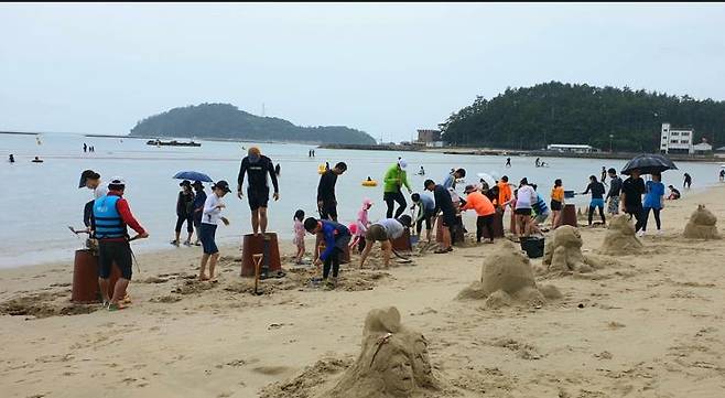 모래조각 만들기 [해남군 제공·재판매 및 DB 금지]