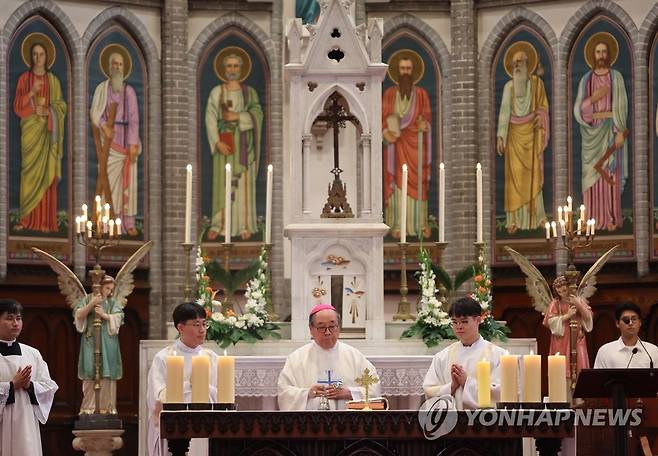 명동성당서 열린 한반도 평화 기원 미사 (서울=연합뉴스) 박동주 기자 = 27일 오후 서울 명동성당에서 한국 전쟁 정전 협정 70주년 한반도 평화 기원 미사가 열리고 있다. 2023.7.27 pdj6635@yna.co.kr