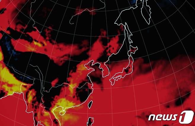 사진은 세계 기상 정보 비주얼 맵인 어스널스쿨로 확인한 28일 오후 4시 한반도 주변 기온과 불쾌지수가 붉게 표시되고 있다. (어스널스쿨 캡처)2023.7.28/뉴스1