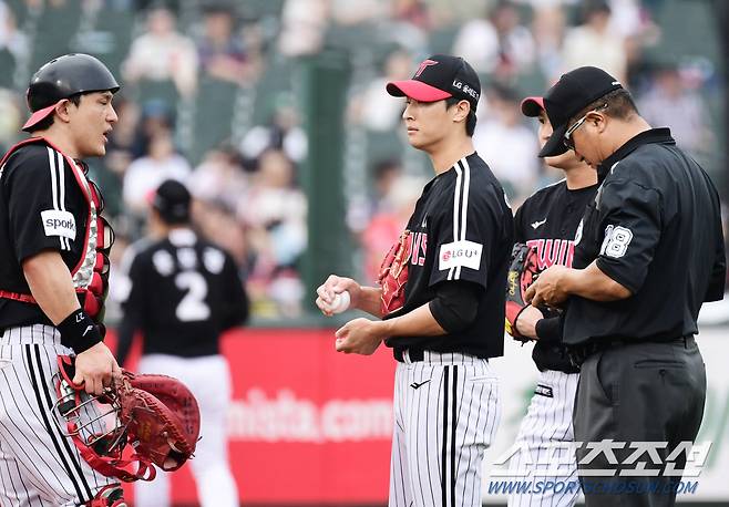 LG 선발 이정용. 부산=송정헌 기자songs@sportschosun.com/2023.07.09/