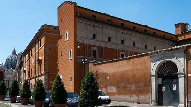 2025년 포시즌스 호텔로 재개장 예정인 팔라초 델라 로베레