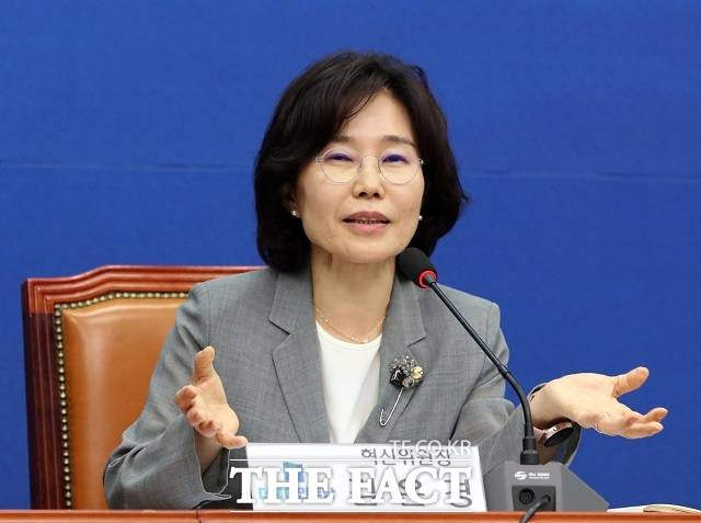 민주당 혁신위원회가 지난 21일 국회의원 체포동의안 표결 방식을 무기명에서 기명으로 바꾸자고 제안했다. 당 일각에서 반대 의견이 나온다. 사진은 김은경 혁신위원장. /뉴시스