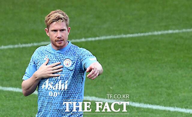 맨체스터 시티 케빈 데 브라위너가 29일 오후 서울 마포구 서울월드컵경기장에서 열린 오픈트레이닝에서 몸을 풀고 있다./서울월드컵경기장=임영무 기자