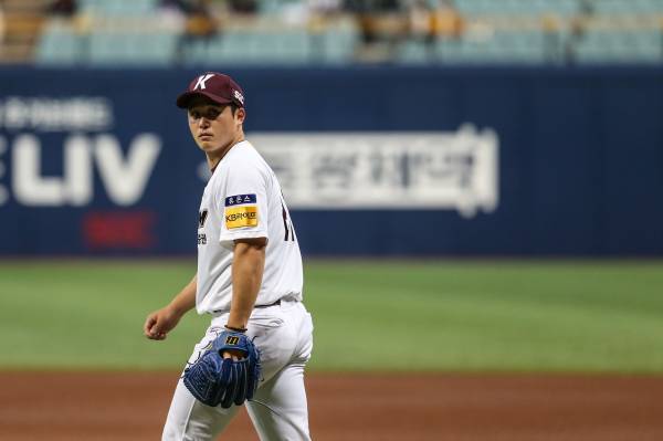 키움 히어로즈 최원태가 LG 트윈스 유니폼을 입는다. 사진=키움 히어롲,