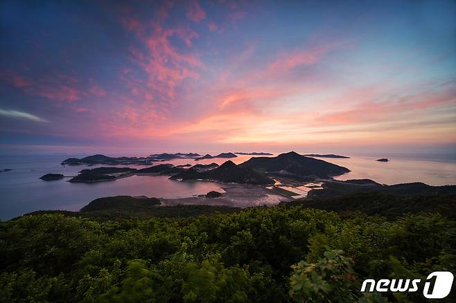 전북 군산 월영봉 정상에서 바라본 고군산군도 모습.(새만금개발청 제공)/뉴스1