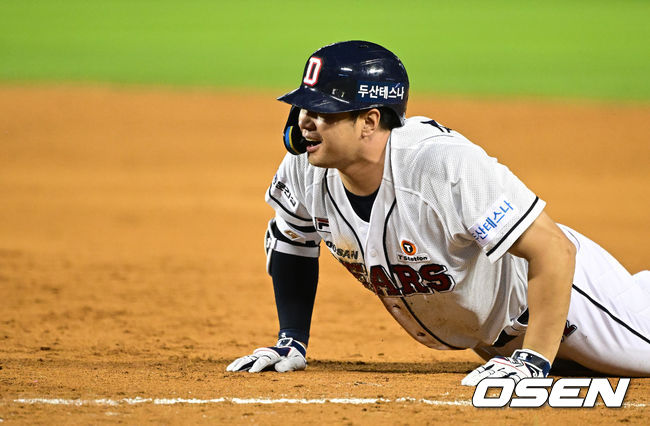 [OSEN=지형준 기자]5회말 2사 만루에서 두산 김재환이 2타점 우전 적시타를 날리고 주루사 당하며 아쉬워하고 있다. 2023.07.29 /