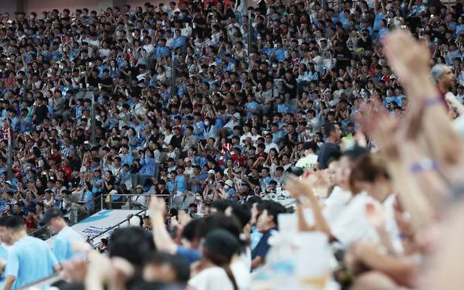 만원이었던 서울월드컵경기장. 맨시티 팬이 압도적으로 많았다. 연합뉴스