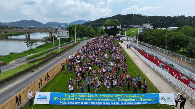 새만금 세계스카우트잼버리에 참가하는 독일 대표단 2000여 명이 순천만국제정원박람회장을 찾았다.  /순천시