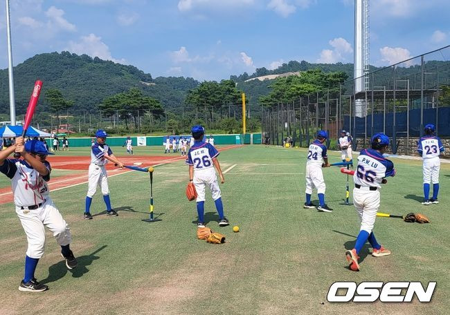 연습하고 있는 대만 셴동초등학교 학생들. /OSEN DB