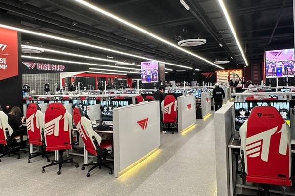 - 시설 퀄리티로는 가장 만족스러웠던 T1 BASE CAMP