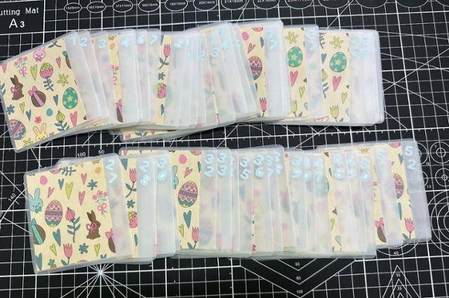 '52주 챌린지'를 위해 돈을 일주일 단위로 넣을 수 있도록 만든 '저축박스'. 독자 제공