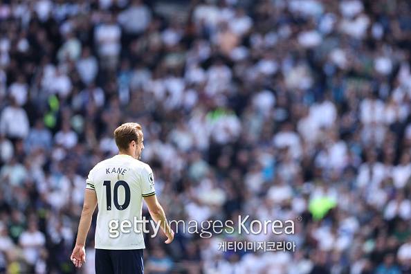 LONDON, ENGLAND - MAY 20: Harry Kane of Tottenham Hotspur during the Premier League match between Tottenham Hotspur and Brentford FC at Tottenham Hotspur Stadium on May 20, 2023 in London, England. (Photo by Richard Heathcote/Getty Images)