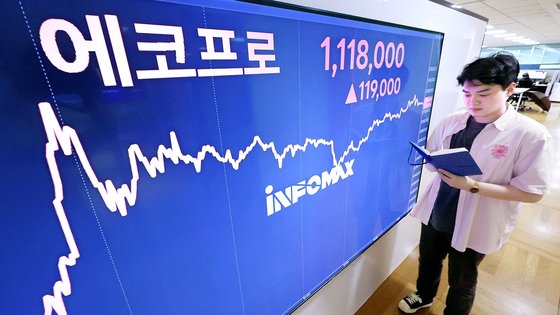 지난 18일 종가로 100만원을 넘긴 에코프로. 연합뉴스