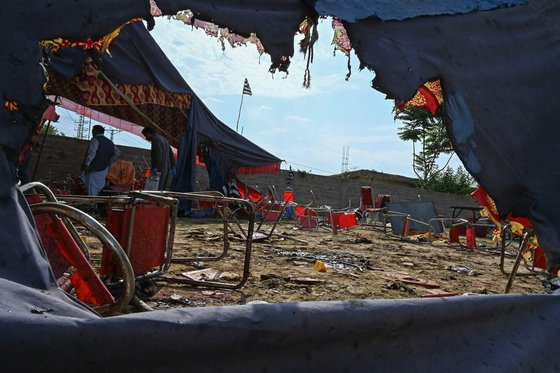 키베르-파크툰크와주 바자우르 지역에서 벌어진 자살폭탄테러 현장. AFP=연합뉴스