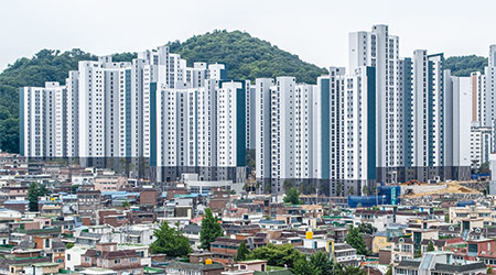 아파트 분양 가격이 급등하면서 주요 입주 예정 단지 입주권 몸값이 천정부지로 치솟고 있다. 사진은 입주권 프리미엄이 4000만원에 달해 화제를 모은 광명자이더샵포레나 전경. (윤관식 기자)