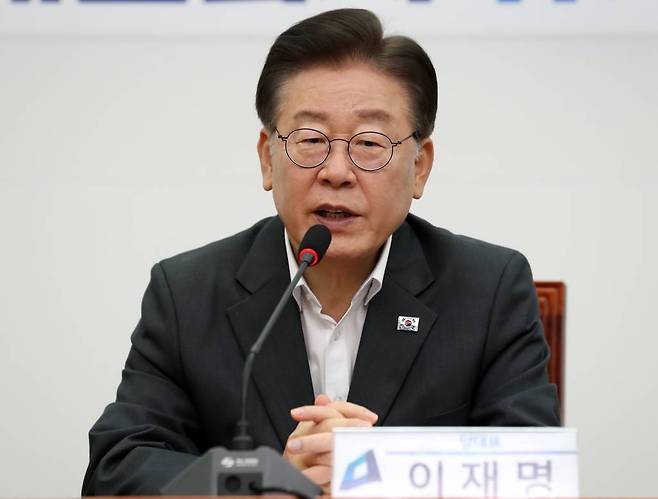 [서울=뉴시스] 이영환 기자 = 이재명 더불어민주당 대표가 31일 오후 서울 여의도 국회에서 열린 10.29이태원참사 유가족 간담회에서 발언을 하고 있다. 2023.07.31.