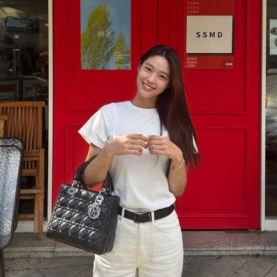 설현. 사진|설현 SNS