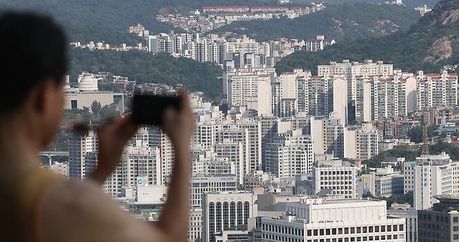 아파트 시장이 다시 반등할 것이라는 전망이 나오지만 반대되는 지표도 있다.[사진=뉴시스]