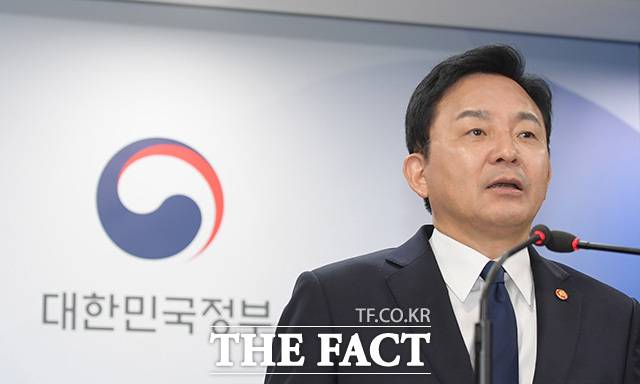 원희룡 국토교통부 장관이 서울-양평 고속도로 사업 재추진 명분쌓기에 나서는 모양새다. 원 장관이 지난달 31일 오후 서울 종로구 정부서울청사에서 열린 15개 단지정보 포함 조사 결과 및 후속조치 계획을 발표 브리핑에 참석해 발언하는 모. /장윤석 인턴기자