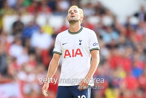 NOTTINGHAM, ENGLAND - AUGUST 28: Harry Kane of Tottenham Hotspur reacts during the Premier League match between Nottingham Forest and Tottenham Hotspur at City Ground on August 28, 2022 in Nottingham, England. (Photo by Michael Regan/Getty Images)