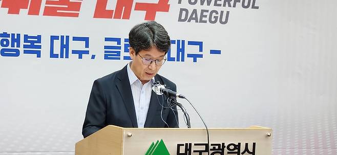 정의관 대구시 보건복지국장 (대구=연합뉴스) 이덕기 기자 = 정의관 대구시 보건복지국장이 2일 '대구 책임형 응급의료대책'을 발표하고 있다. 2023.8.2.
duck@yna.co.kr
(끝)