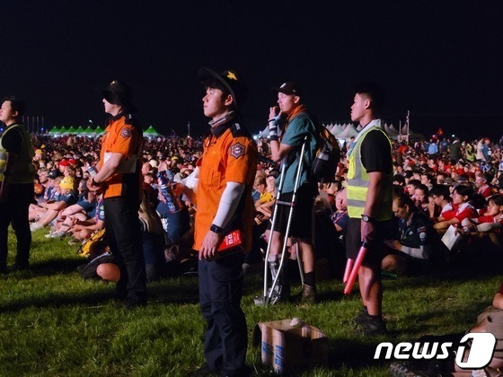 2일 오후 전북 부안군 새만금 세계스카우트 잼버리 개영식에서 참가자들이 앉아있는 모습.(전북소방본부 제공)2023.8.3/뉴스1