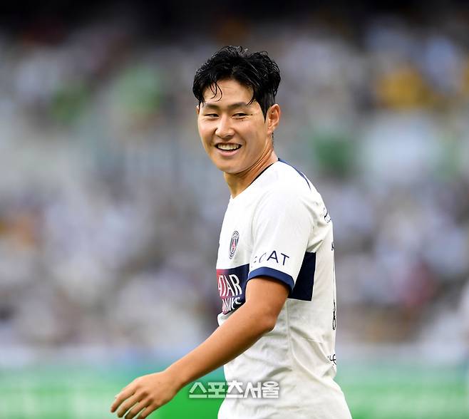 파리생제르맹(PSG) 이강인이 3일 부산아시아드주경기장에서 열린 전북 현대와 쿠팡플레이 시리즈 프리시즌 친선경기에 출전해 환하게 웃고 있다. 2023. 8. 3.부산 | 최승섭기자 thunder@sportsseoul.com