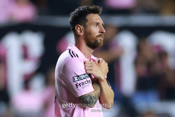 FORT LAUDERDALE, FLORIDA - AUGUST 02: Lionel Messi #10 of Inter Miami CF celebrates after scoring a goal in the second half during the Leagues Cup 2023 Round of 32 match between Orlando City SC and Inter Miami CF at DRV PNK Stadium on August 02, 2023 in Fort Lauderdale, Florida. (Photo by Hector Vivas/Getty Images)