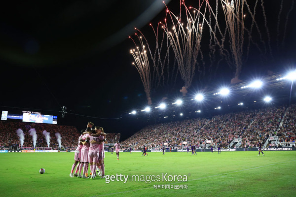 FORT LAUDERDALE, FLORIDA - AUGUST 02: Lionel Messi #10 of Inter Miami CF celebrates with teammates after scoring a goal in the first half during the Leagues Cup 2023 Round of 32 match between Orlando City SC and Inter Miami CF at DRV PNK Stadium on August 02, 2023 in Fort Lauderdale, Florida. (Photo by Mike Ehrmann/Getty Images)