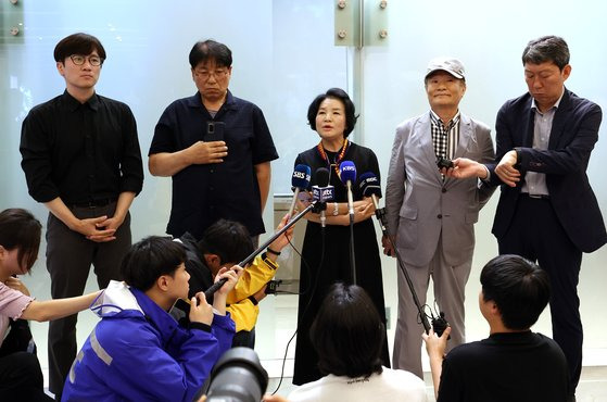 지난 11일 정부의 제3자변제 공탁과 관련해 입장을 밝히는 징용 피해자 이춘식 할아버지의 장녀 이고운씨.연합뉴스