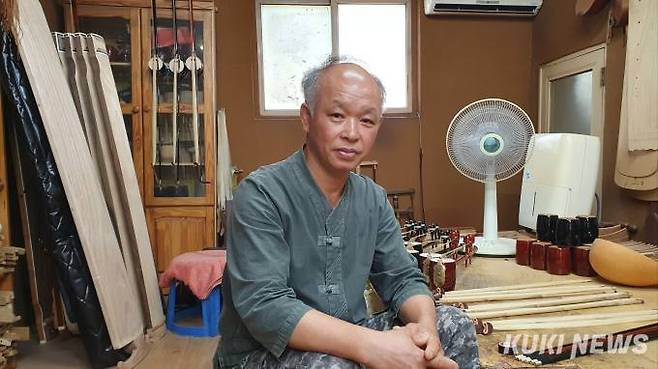 대전시무형문화재 가운데 처음으로 국가무형문화재 악기장으로 인정된 표태선 악기장이 소감을 밝히고 있다.&nbsp; &nbsp;사진=이익훈 기자
