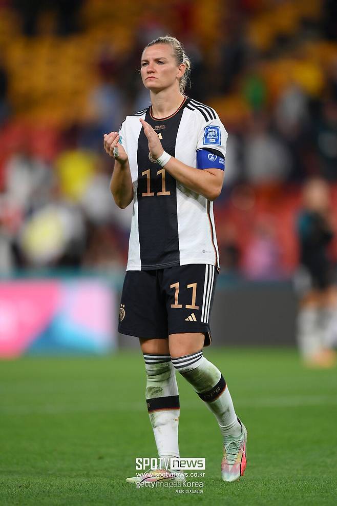 ▲ 한국을 상대로 동점골을 넣은 알렉산드라 포프도 경기가 끝난 뒤 웃지 못했다.
