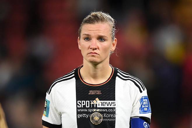 ▲ 한국을 상대로 동점골을 넣은 알렉산드라 포프도 경기가 끝난 뒤 웃지 못했다.